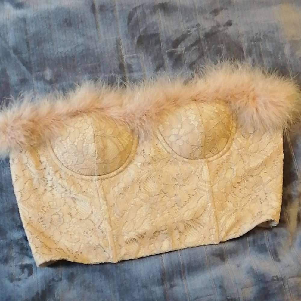 Crop top fake fur trim